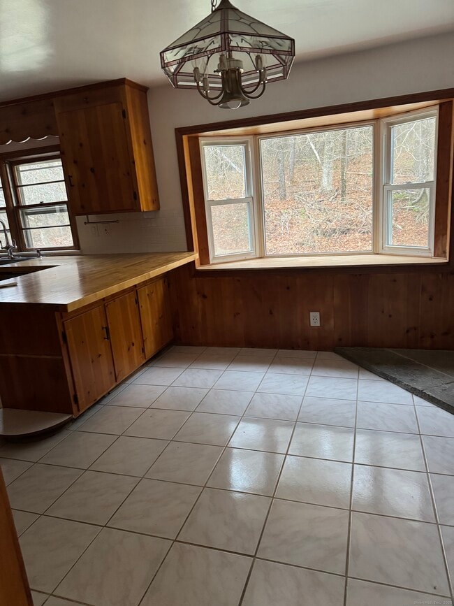 Building Photo - 85 Mountain Rd