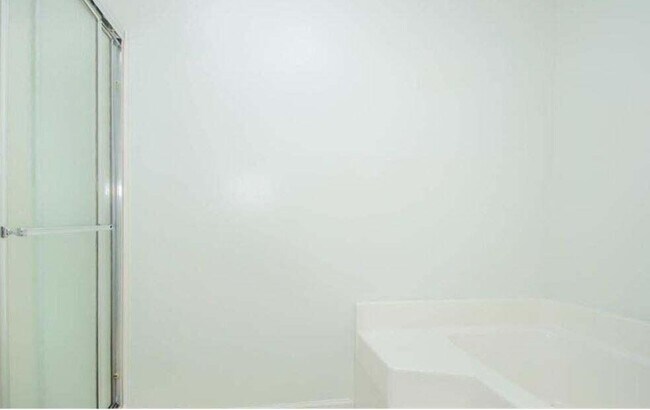 Building Photo - 1430 Fox Pointe Cir