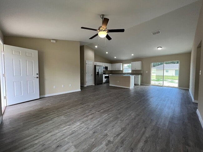 Building Photo - **Available March 15th**Beautiful Home for Rent 3 Bd 2Bath