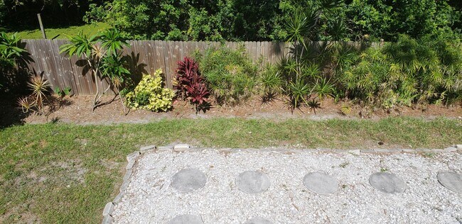 Building Photo - Nice 2 bed/ 2 bath/ 1 car garage near SRQ Airport - Ringling Museum Area
