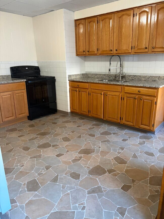 Building Photo - 28 Hermitage Ln