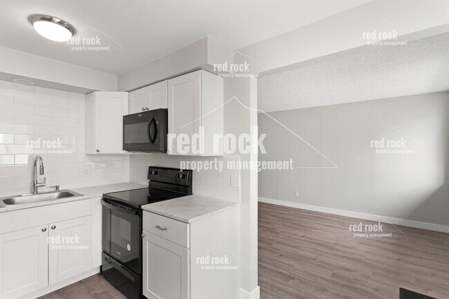 Building Photo - 2424 E Diamond Ave