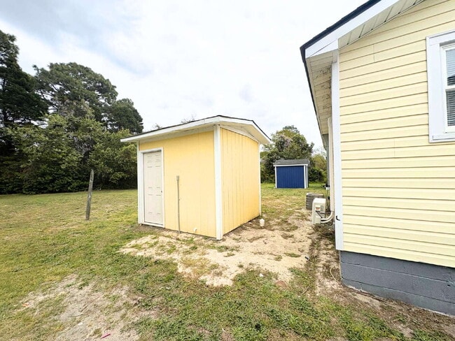 Building Photo - 218 Canady St