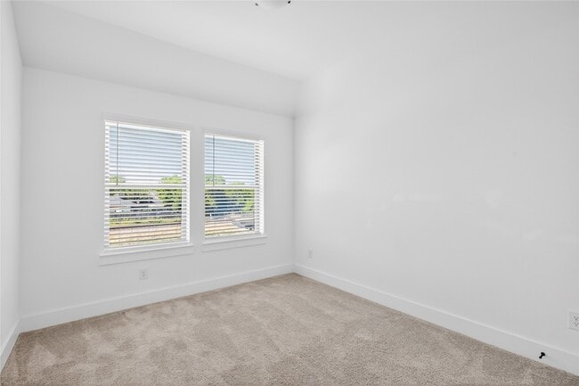 Building Photo - 7613 Reis Ln