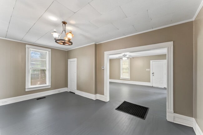 Building Photo - "Charming 2-Bed, 1-Bath Gem on Avenue H – ...