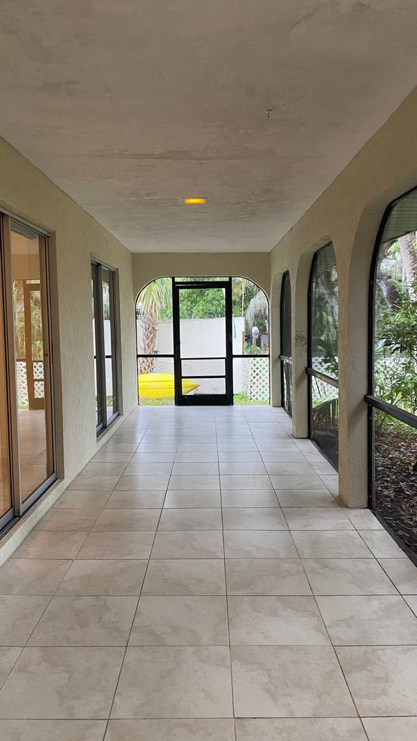 Building Photo - Private Siesta Key Retreat Minutes from World-Famous Beach