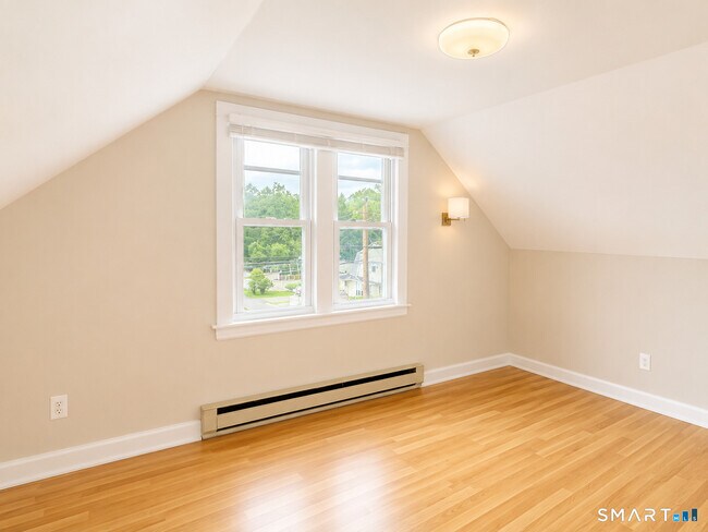 Building Photo - 386 Brightwood Ave