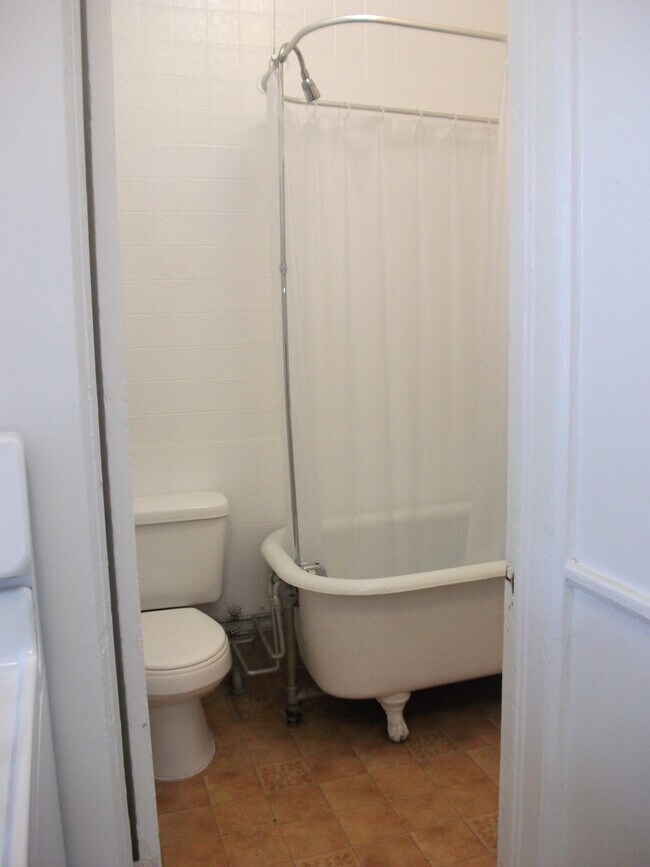 Building Photo - 448 Hawley Ave