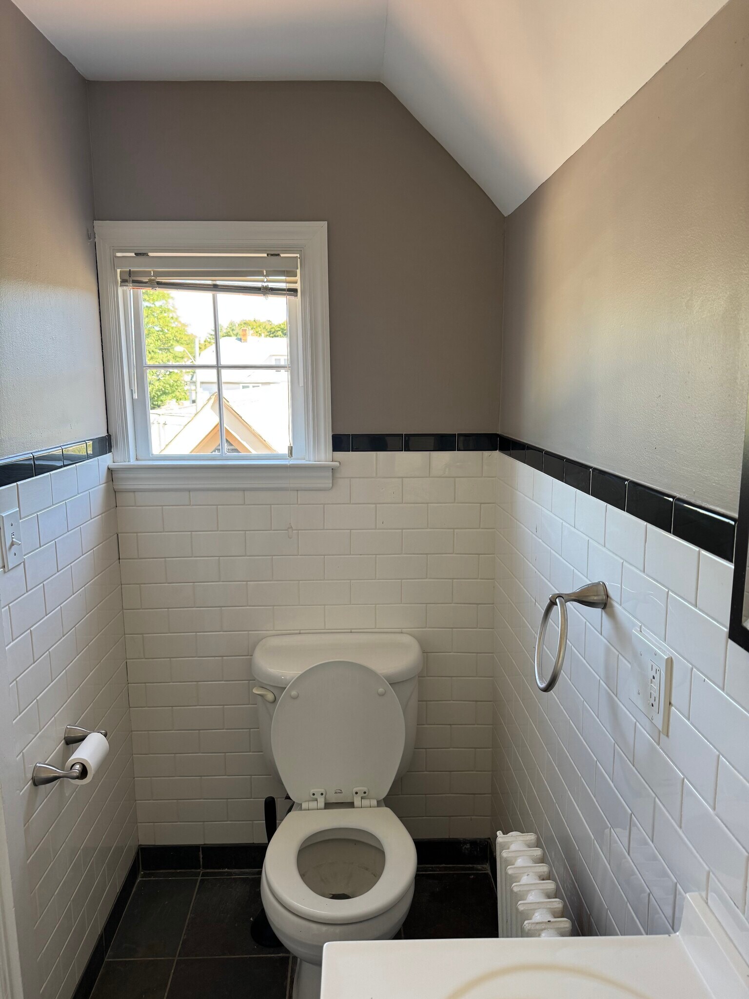 Building Photo - 1640 Whitney Ave