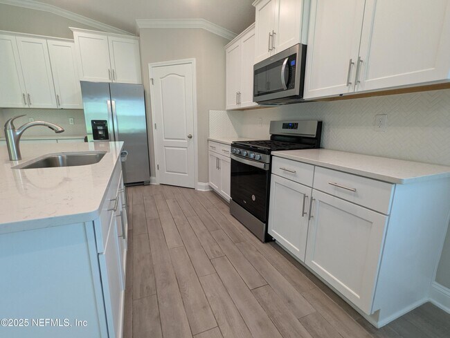 Building Photo - 126 Zancara St