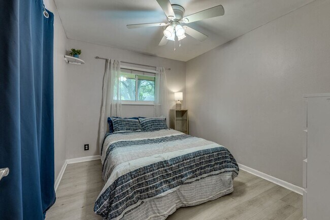 Building Photo - 3002 Stardust Dr