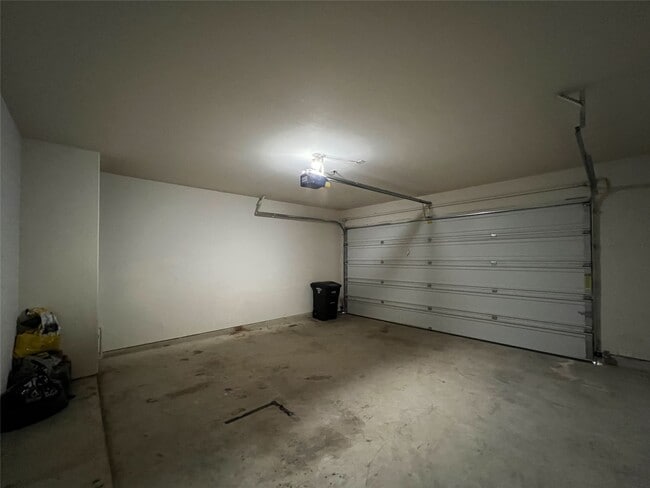 Building Photo - 15214 Bartlett Landing Dr