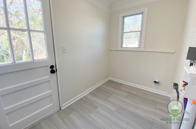 Building Photo - 22 Dale Dr