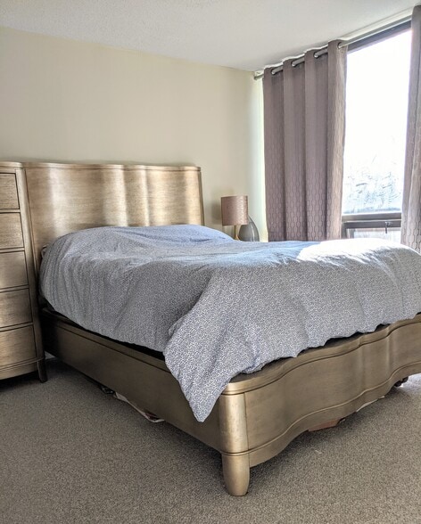 Building Photo - 70 W Huron St