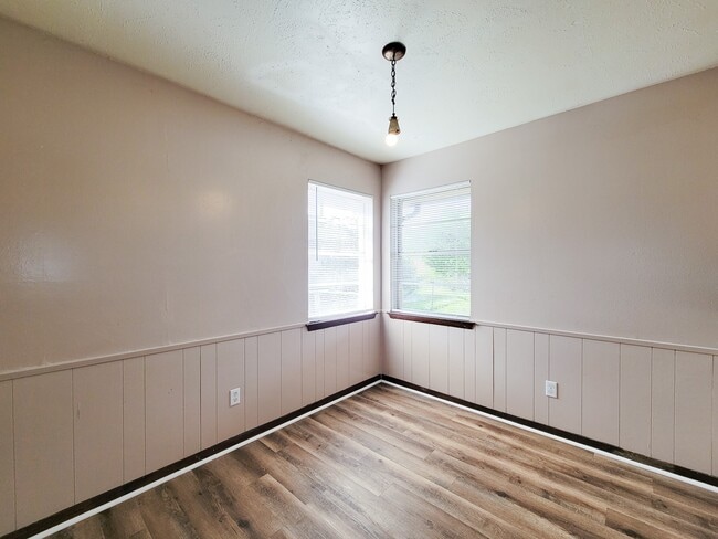 Building Photo - 2114 Yorktown Ct N