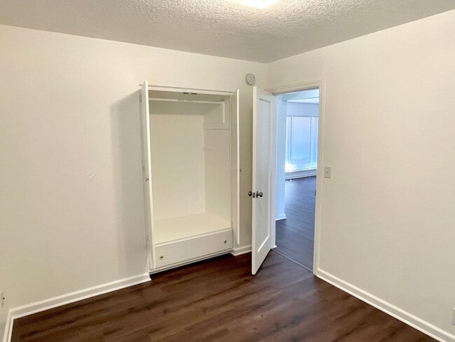 Building Photo - Centennial Neighborhood Fully Remodeled Ranch Home, Secluded Location, Spacious Yard