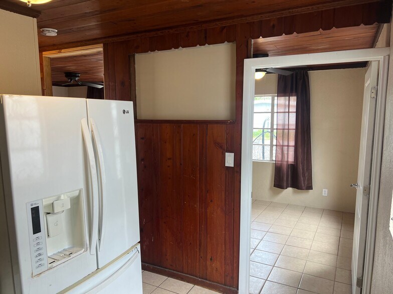 Building Photo - 1806 36th Ave W