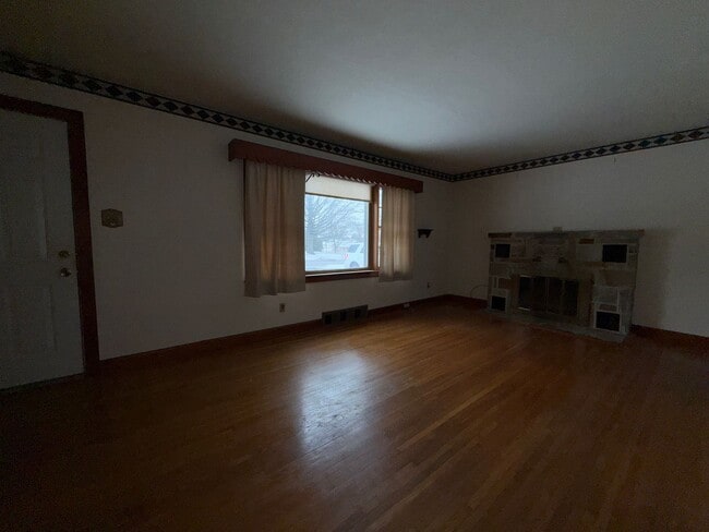 Building Photo - Single Family Home with Two Car Garage