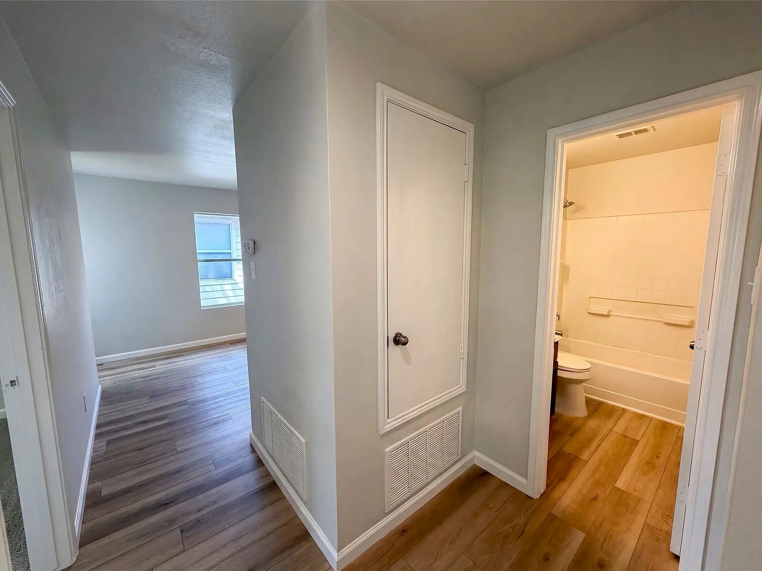 Building Photo - 8849 Sun Haven Way