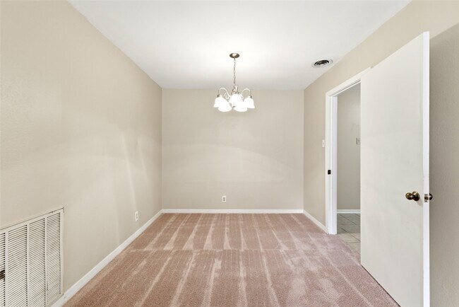 Building Photo - 8406 Highcrest Dr