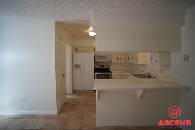 Building Photo - Cozy 3 Bedroom  2bath apartment