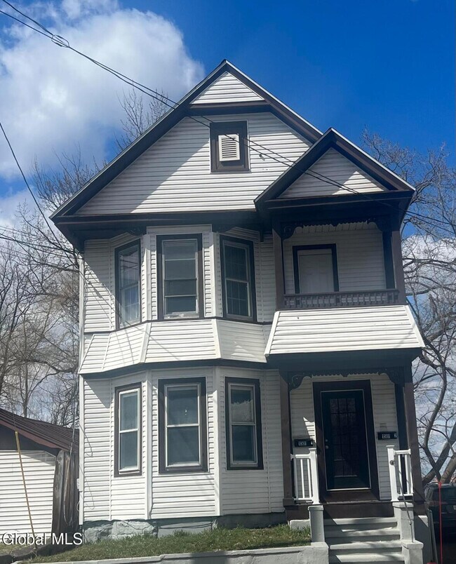 Primary Photo - 1501 Broadway