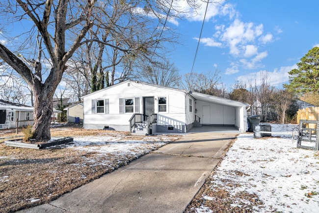 Primary Photo - 1004 E Russell Ct