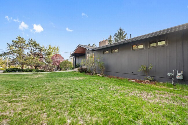 Building Photo - 2020 Fairmount St