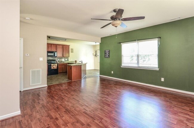 Building Photo - 9001 Cocos Path