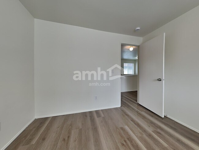 Building Photo - 18631 29th Ave E