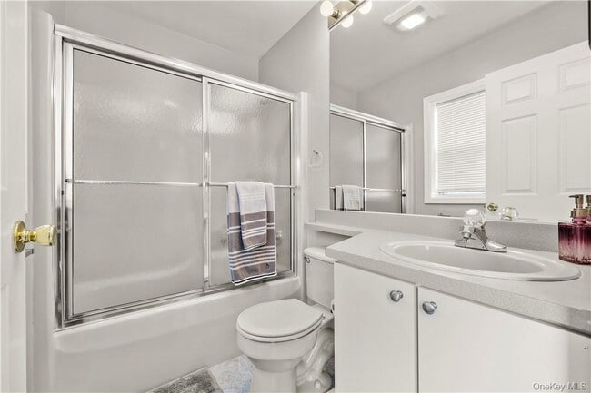 Building Photo - 15 Wimbledon Ct