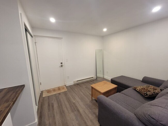 Building Photo - Spacious 4-bedroom + study home; Includes ...