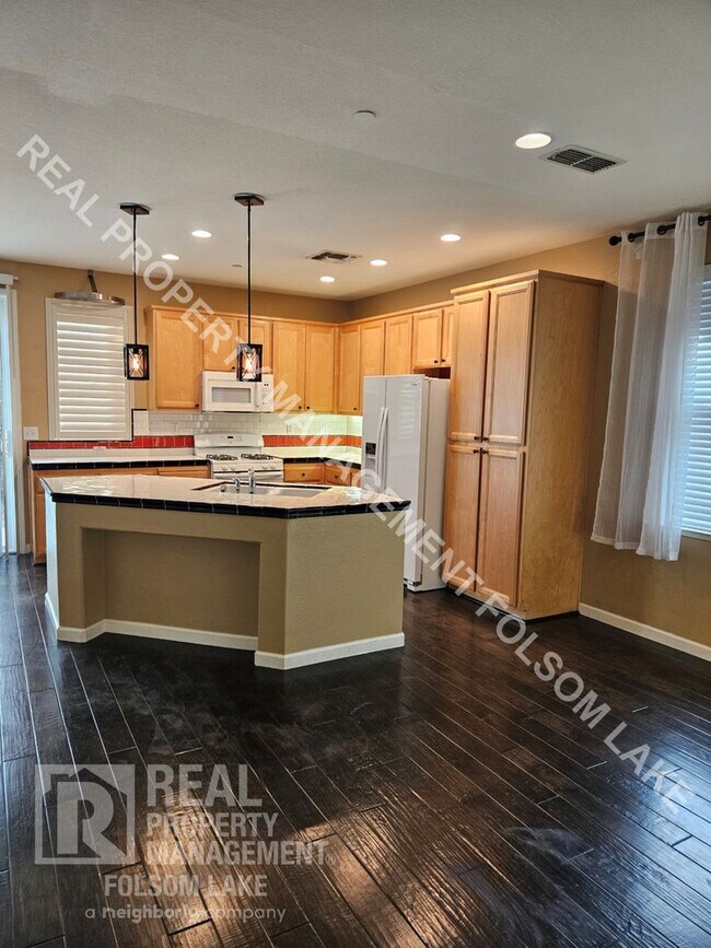 Building Photo - Lincoln Crossing Gated Community 3-Bedroom...