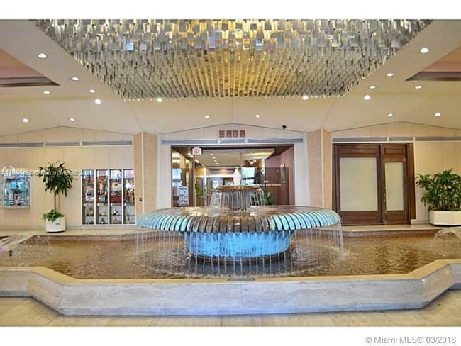 Building Photo - 905 Brickell Bay Dr