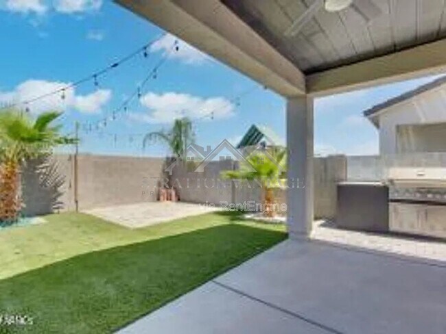 Building Photo - 37755 N Bentgrass Rd