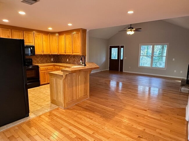 Building Photo - Beautiful Home off Timothy Available