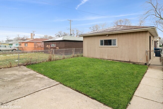 Building Photo - 1342 Circle Ave