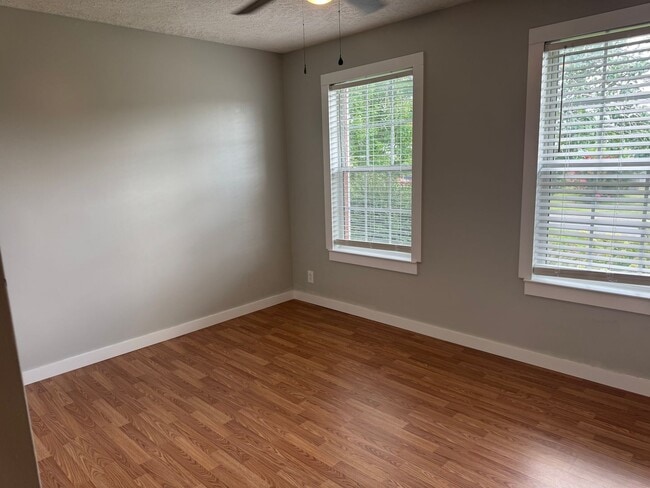 Building Photo - Great 3BR Home in Spring Hill