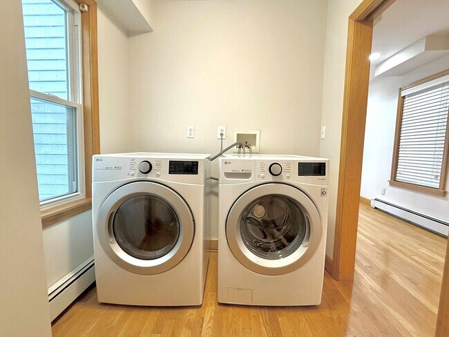 Building Photo - 180 K St