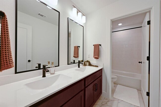 Building Photo - 115 Bamboo Dr