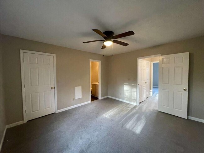 Building Photo - 3774 Meadow Creek Dr