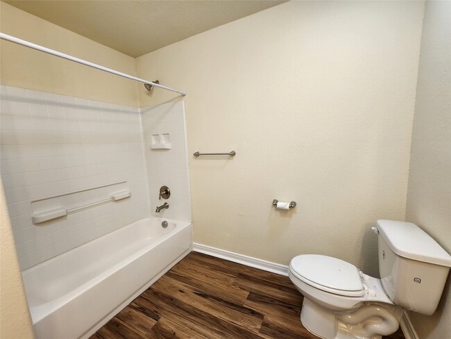 Building Photo - 2402 14th Ave N