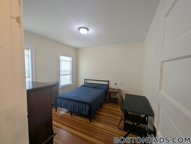 Building Photo - 27 Bourneside St