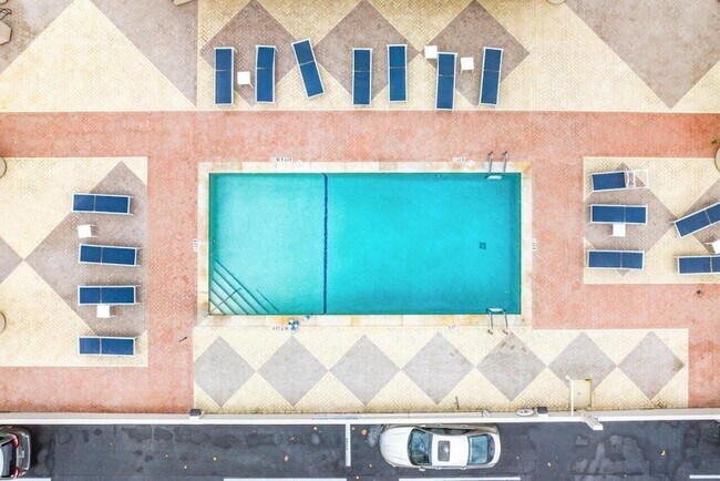 Building Photo - 4200 N Ocean Dr