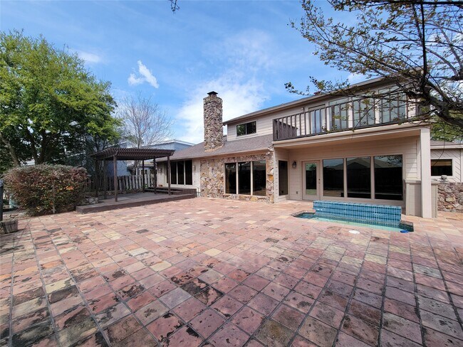 Building Photo - 4717 Country Club View