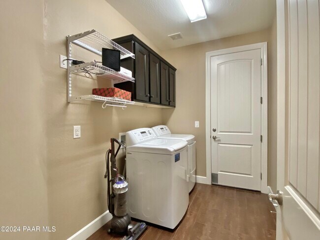 Building Photo - 1553 Range View Cir