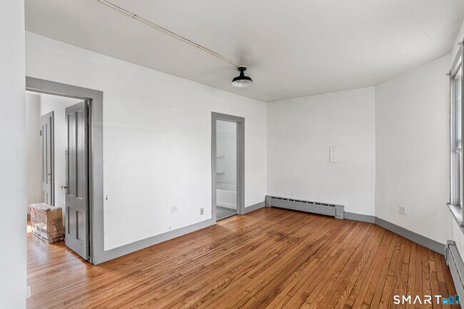 Building Photo - 63 Reynolds St