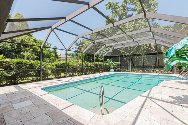 Building Photo - Newly Renovated 3 Bedroom Pool Home in Des...