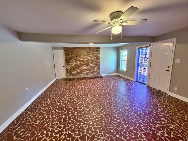 Building Photo - Cozy 3 Bedroom Home Ready for Move In!- $500 Rent Special!