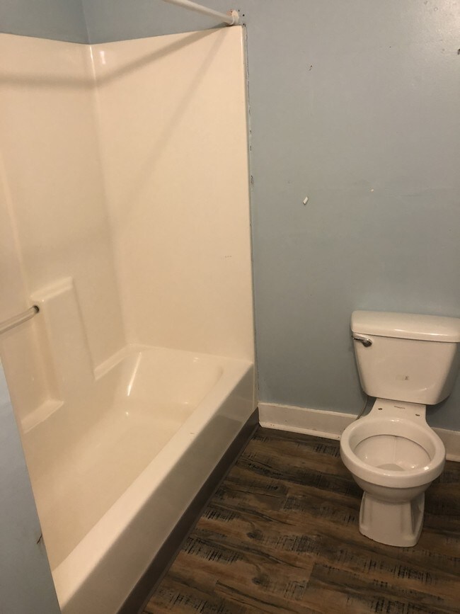 Building Photo - 114 S 6th St